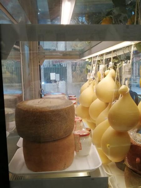prodotti gastronomici sardi COSE BUONE DI SARDEGNA a Genova, Tripperia Eraldo Cancedda
